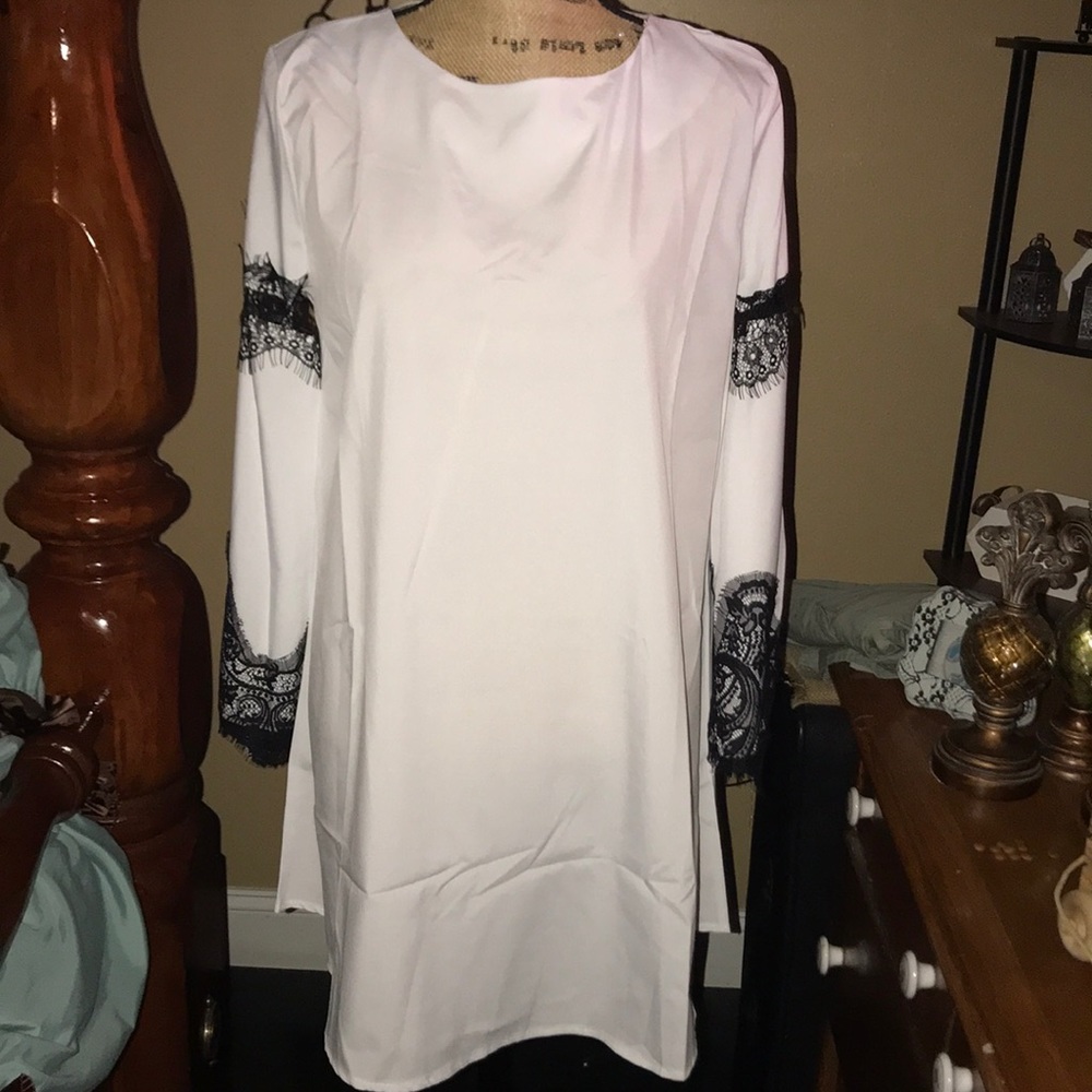 NWOT  lace sleeve dress